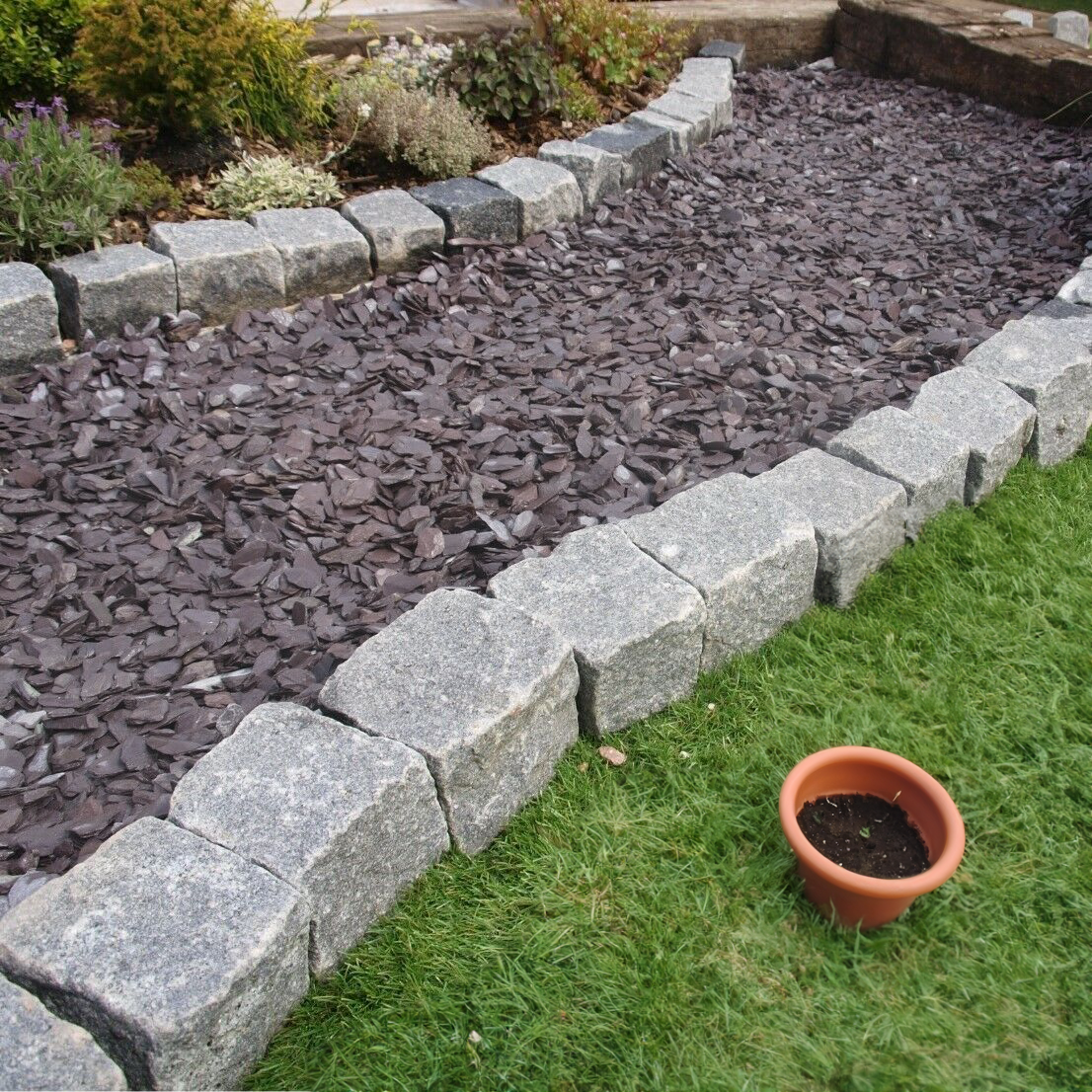 40mm Plum Slate Chippings