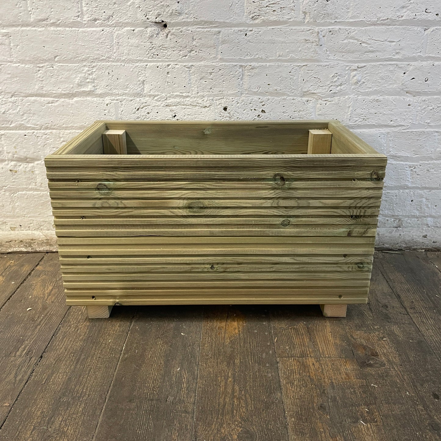 Medium Wooden Decking Planter – 57 × 35 × 33 cm