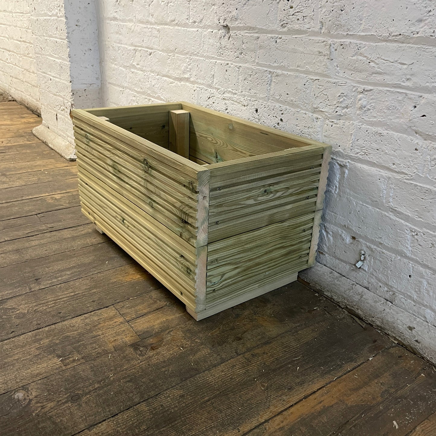 Medium Wooden Decking Planter – 57 × 35 × 33 cm