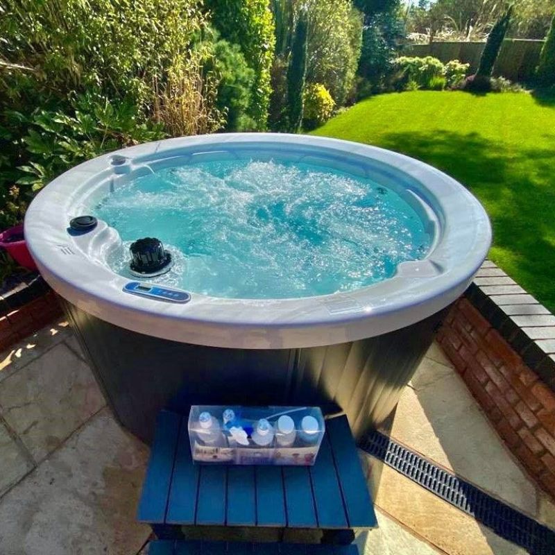 H2O 1000 Series Plug & Play Round Hot Tub – 6 Seater