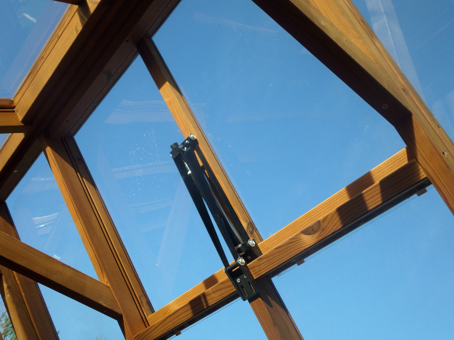 The Eagle Greenhouse 8'3 x 18'6