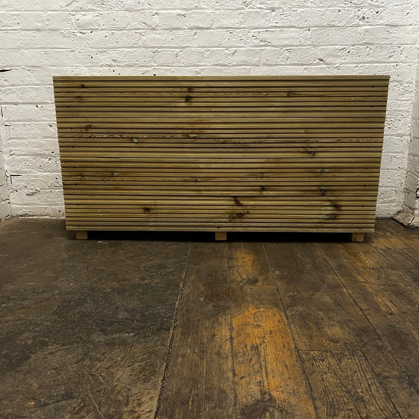 Tall 4 ft Long Wooden Decking Planter – 120 × 35 × 63 cm