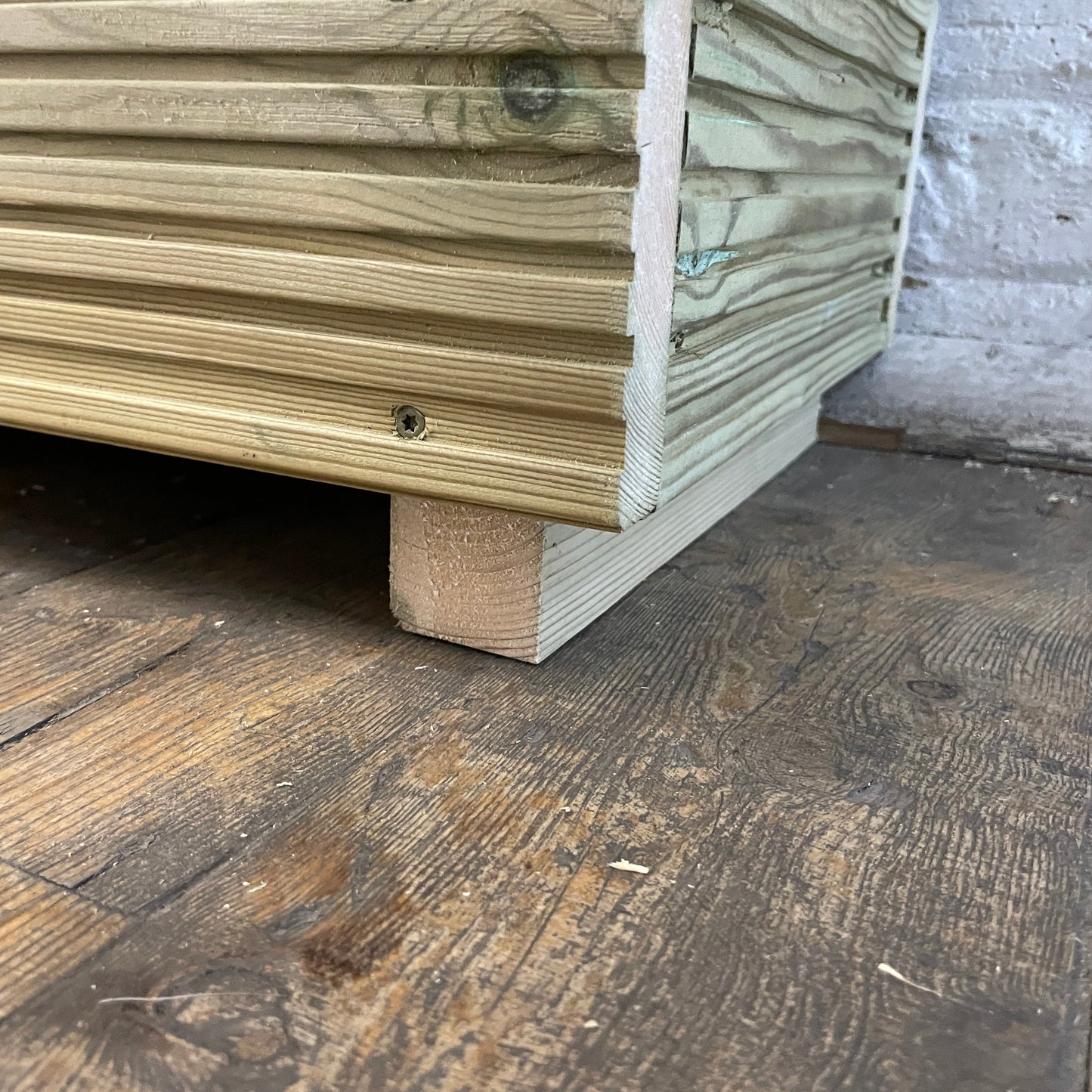 Medium Wooden Decking Planter – 57 × 35 × 33 cm