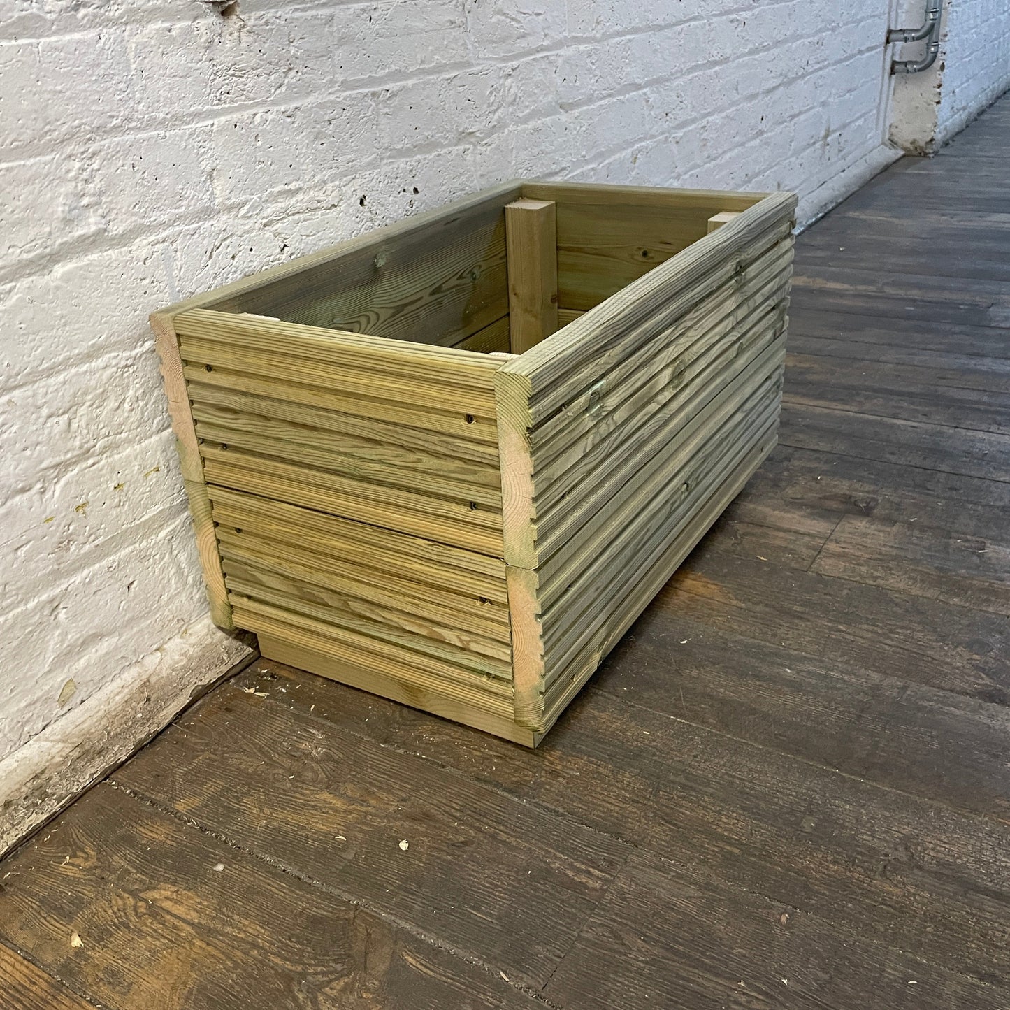 Medium Wooden Decking Planter – 57 × 35 × 33 cm