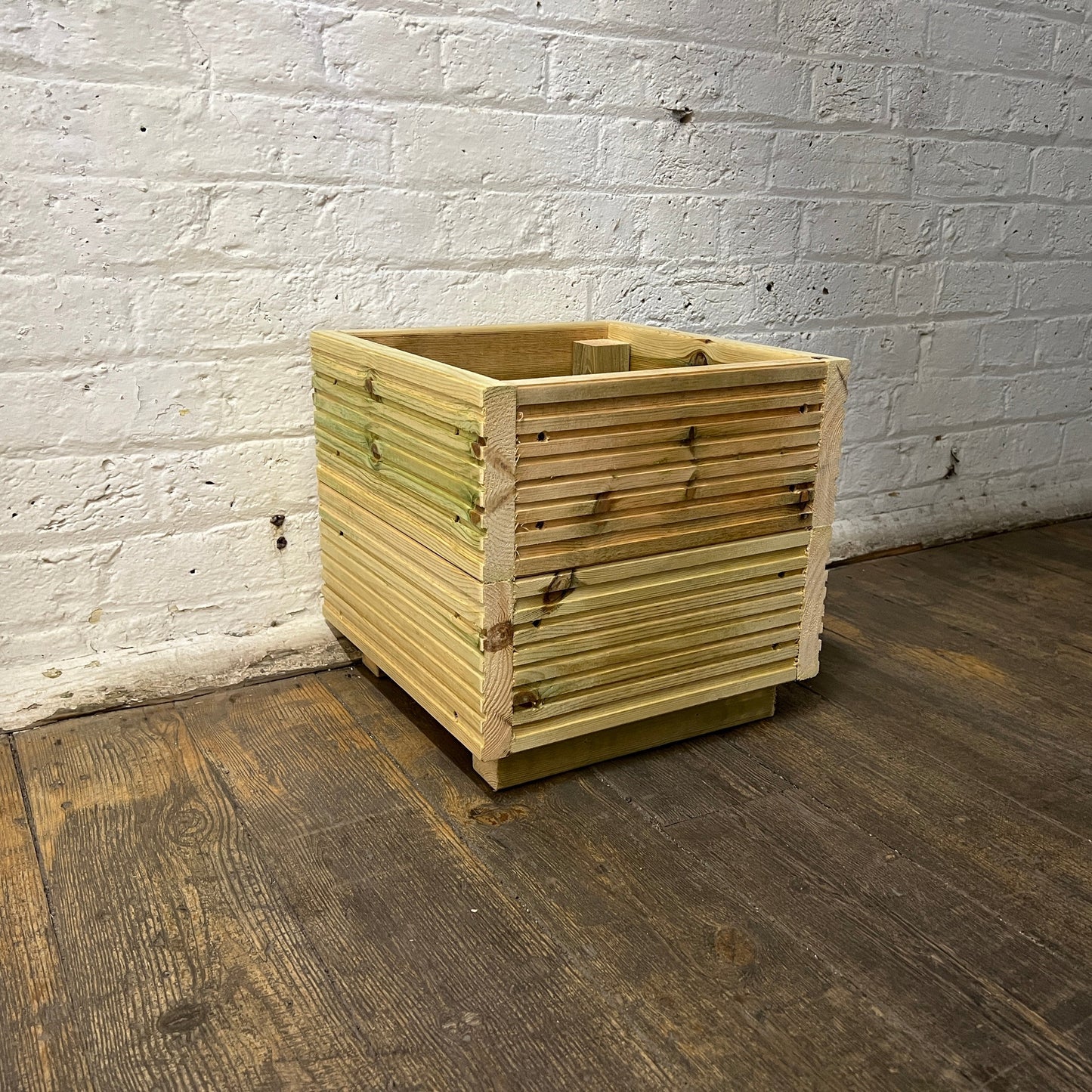 Small Wooden Decking Planter –  35 × 35 × 33 cm