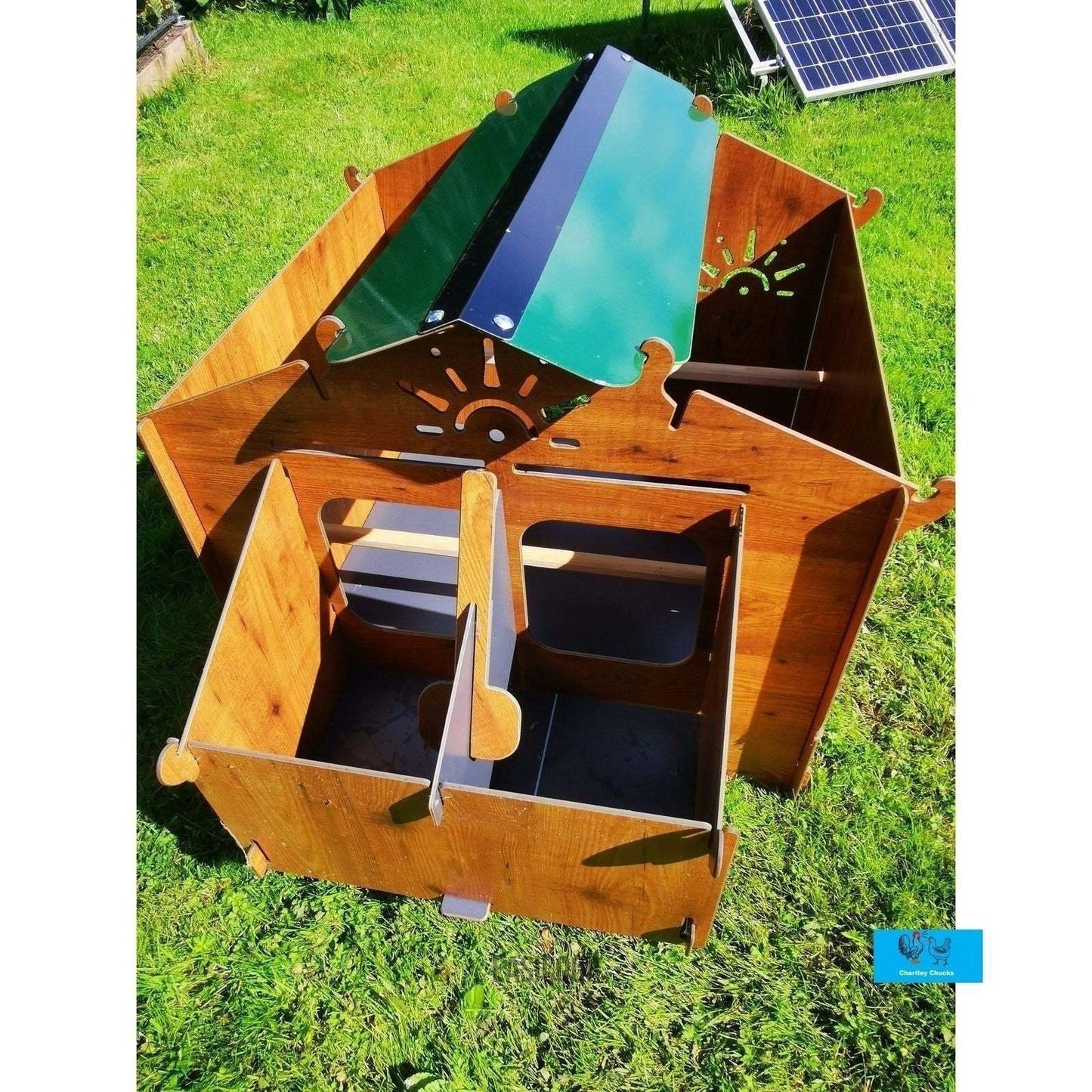 Easicoop Chalet L - HPL Chicken coop up to 7-9 medium Birds